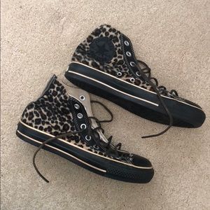 Like New Cheetah Converse
